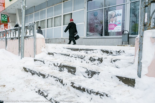 Уборка снега возле объектов торговли в р.п. Чердаклы.