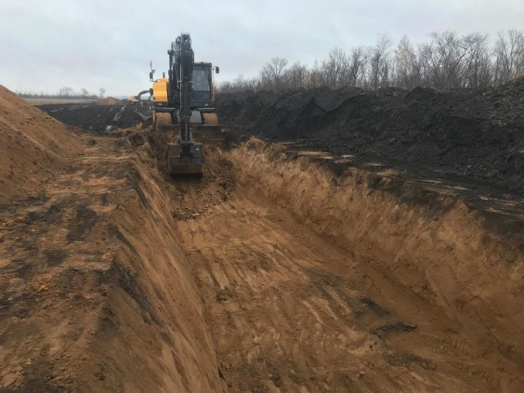 В Чердаклинском районе продолжается строительство магистрального водовода.