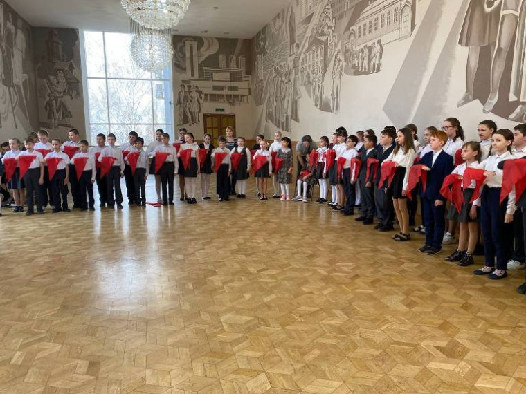 Торжественное посвящение в пионеры. Торжественное посвящение в пионеры.