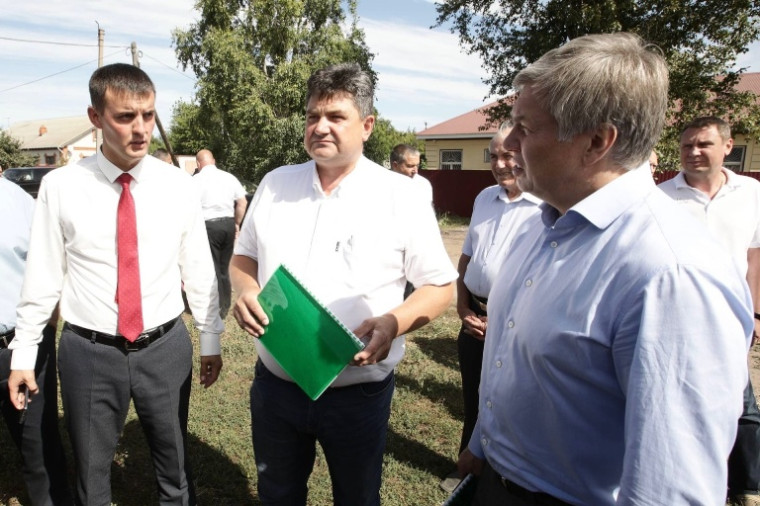 Алексей Русских ознакомился с ходом строительства магистрального водовода до посёлка Октябрьский Чердаклинского района.