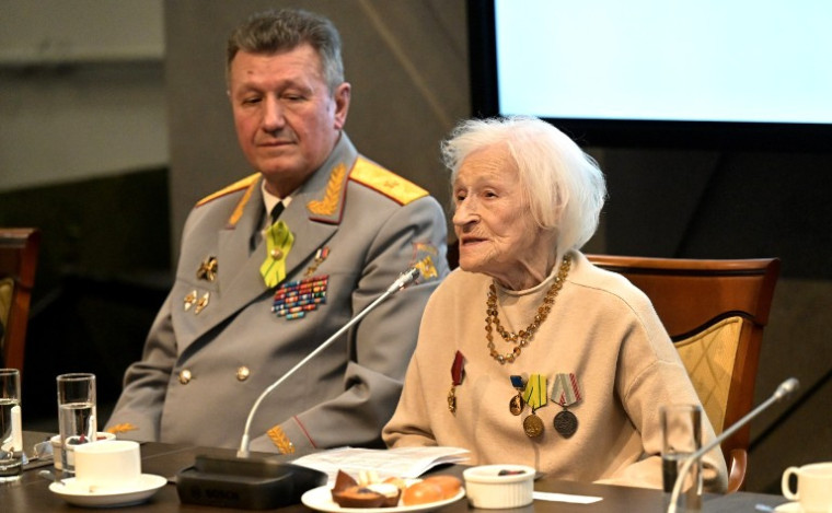 Встреча с ветеранами Великой Отечественной войны, жителями блокадного Ленинграда и представителями общественных патриотических объединений.