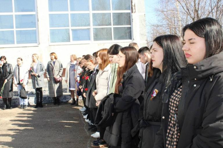 Сегодня открыли мемориальную доску в Архангельской школе, нашему земляку, Петру Минееву. .